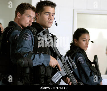 24. November 2002 - K46440ES.'' SWAT ''. TV-FILM-STILLS. VON Brian Van Holt, Colin Farrell und Michelle Rodriguez(Credit Image: © Globe Photos/ZUMAPRESS.com) geliefert Stockfoto