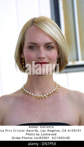 29. April 2001 - Amber Valletta.Le Prix Cristal Awards, Los Angeles, CA 29.04.01. Lockwood.   2001 K21092LOC (Kredit-Bild: © Globe Photos/ZUMAPRESS.com) Stockfoto