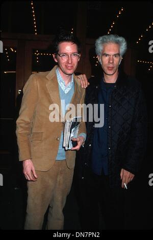 11. Oktober 2001 - K23077HMc: 10/9/01.THE "IRON MONKEY" Filmpremiere im AMC EMPIRE 25 THEATER am 42ND STREET IN New York... WES ANDERSON UND JIM JARMUSCH. HENRY McGEE / 2001 (Kredit-Bild: © Globe Photos/ZUMAPRESS.com) Stockfoto