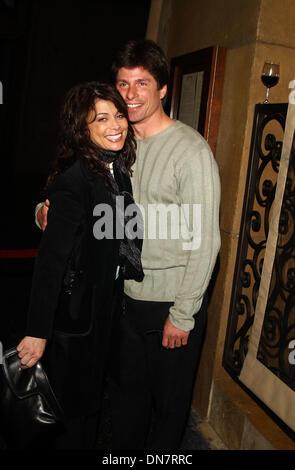 3. April 2002 - PAULA ABDUL und TOD GRISWOLD. K24615AG SCHWEIN UND PFEIFEN 1 JAHR ANNIVERSARY.CA, 03.04.02. AMY Gräber / 2002 (Kredit-Bild: © Globe Photos/ZUMAPRESS.com) Stockfoto