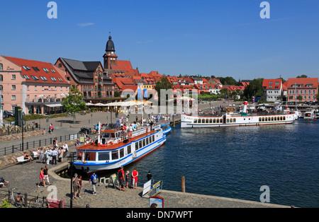 Waren Mueritz, Boote im Hafen, Mecklenburgische Seenplatte, Mecklenburg Western Pomerania, Deutschland, Europa Stockfoto