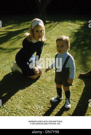 27. Juni 2001 - BARBARA EDEN mit Sohn MATTHEW. Â © ORLANDO / (Kredit-Bild: © Globe Photos/ZUMAPRESS.com) Stockfoto