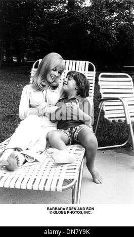 27. Juni 2001 - BARBARA EDEN und Sohn. (Kredit-Bild: © Globe Photos/ZUMAPRESS.com) Stockfoto