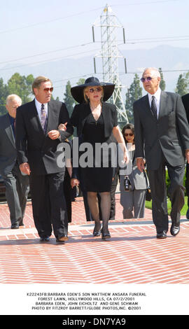 2. Juli 2001 - K22243FB:BARBARA EDEN Sohn MATTHEW ANSARA Beerdigung. FOREST LAWN, HOLLYWOOD HILLS, CA 07/2/2001.BARBARA EDEN, JOHN EICHOLTZ UND GENE SCHWAM. FITZROY BARRETT / 2001 (Kredit-Bild: © Globe Photos/ZUMAPRESS.com) Stockfoto