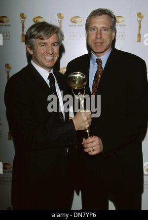 20. Januar 2002 - K23864TR: 6. GOLDEN SATELLITE AWARDS.ST. REGIS HOTEL, BEVERLY HILLS, CA 01/19/2002.BAZ LUHRAMANN und FRED BARON. TOM RODRIGUEZ / 2002 (Kredit-Bild: © Globe Photos/ZUMAPRESS.com) Stockfoto