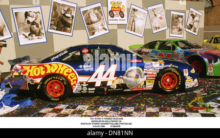 23. Oktober 1999 - TOY STORY 2 thematische NASCARS. VORGESTELLT IN HOLLYWOOD CA... FITZROY BARRETT / 23.10.1999 K16934FB (Kredit-Bild: © Globe Photos/ZUMAPRESS.com) Stockfoto