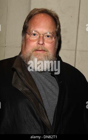 13. Februar 2002 - K24038AG SD0212. KELLY HU CHINESE NEW YEAR PARTY. KELLY HU, STAR DER SCORPION KING, HOSTED A CHINESE NEW YEAR PARTY MIT TRADITIONELLEN CHINESISCHEN, TANZENDEN DRACHEN UND AKROBATEN, IM LUCKY DUCK RESTAURANT IN LOS ANGELES, KALIFORNIEN. AMY Gräber / 2002.BILL HOOTKINS (Kredit-Bild: © Globe Photos/ZUMAPRESS.com) Stockfoto