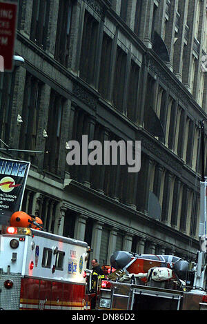 25. April 2002 - K1516JBB EXPLOSION IN der CHELSEA.19TH STREET und 6. AVE, New York City 25.04.02. JOHN BARRETT / 2002 (Kredit-Bild: © Globe Photos/ZUMAPRESS.com) Stockfoto