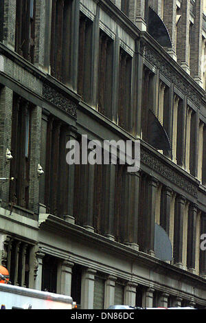 25. April 2002 - K1516JBB EXPLOSION IN der CHELSEA.19TH STREET und 6. AVE, New York City 25.04.02. JOHN BARRETT / 2002 (Kredit-Bild: © Globe Photos/ZUMAPRESS.com) Stockfoto