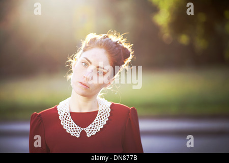 Junge Frau mit schweren Ausdruck, Porträt Stockfoto