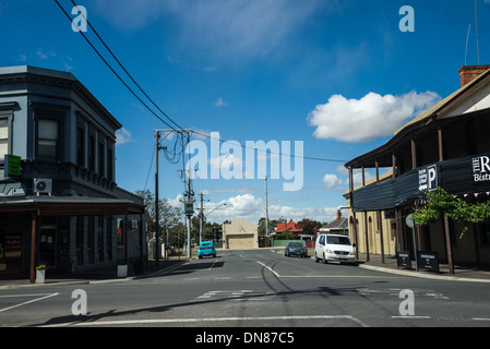 alten ländlichen Goldgräberstadt im Goldbergbau Bezirk Nord Victoria Australien zeigt die Geschäfte und Hotels Stockfoto