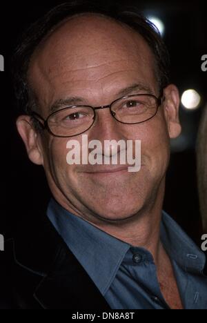 18. April 2002 - Hollywood, CA, USA - K24756EG: SCORPION KING PREMIERE. UNIVERSAL Studios Hollywood, UNIVERSAL Hollywood, CA 04/17/2002.CHUCK RUSSELL. ED GELLER / 2002 (Kredit-Bild: © Globe Photos/ZUMAPRESS.com) Stockfoto