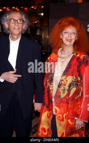 7. Oktober 2002 - K26589AR: AMERICANS FOR THE ARTS, statt seinen 7. jährlichen NATIONAL ARTS AWARDS CIPRIANI 42ND Street IN NEW YORK CITY 07.10.2002. ANDREA RENAULT / 2002.CHRISTO und Frau (Kredit-Bild: © Globe Photos/ZUMAPRESS.com) Stockfoto