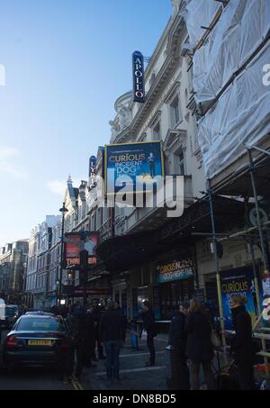 London, UK. 20. Dezember 2013. Apollo-Theater abgesperrt am nächsten Tag nach Decke zusammenbricht 45 Minuten in die Show verletzte 70 Menschen Credit: Gail Orenstein/ZUMAPRESS.com/Alamy Live News Stockfoto