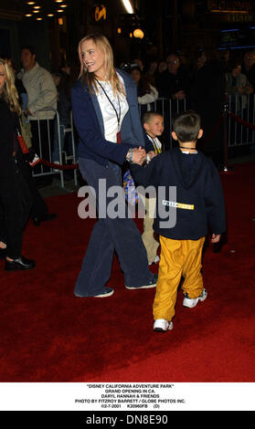 7. Februar 2001 - '' DISNEY CALIFORNIA ADVENTURE PARK''. GRAND OPENING IN CA... DARYL HANNAH & FREUNDE. FITZROY BARRETT / 07.02.2001 K20960FB (D) (Kredit-Bild: © Globe Photos/ZUMAPRESS.com) Stockfoto