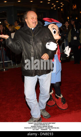 7. Februar 2001 - '' DISNEY CALIFORNIA ADVENTURE PARK''. GRAND OPENING IN CA... DENNIS FRANZ & MINNIE MAUS. FITZROY BARRETT / 07.02.2001 K20960FB (D) (Kredit-Bild: © Globe Photos/ZUMAPRESS.com) Stockfoto