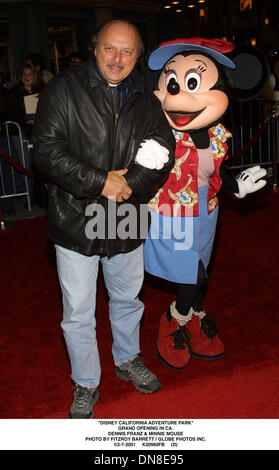 7. Februar 2001 - '' DISNEY CALIFORNIA ADVENTURE PARK''. GRAND OPENING IN CA... DENNIS FRANZ & MINNIE MAUS. FITZROY BARRETT / 07.02.2001 K20960FB (D) (Kredit-Bild: © Globe Photos/ZUMAPRESS.com) Stockfoto