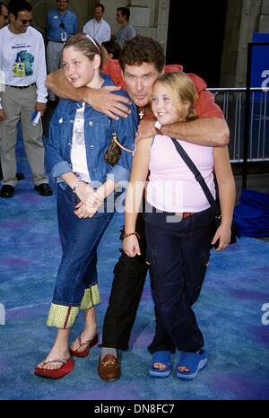 29. Oktober 2001 - K23207MR: Monster INC. PREMIERE.EL CAPITAN THEATER, HOLLYWOOD, CA 10/28/2001.DAVID HASSELHOFF und Töchter. MILAN RYBA / 2001 (Kredit-Bild: © Globe Photos/ZUMAPRESS.com) Stockfoto