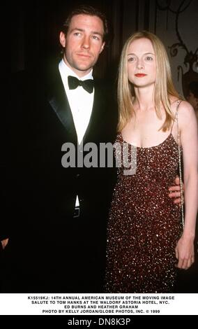 29. April 1999 - K15519KJ .14th ANNUAL AMERICAN MUSEUM OF den. BEWEGENDE BILD GRUß AN TOM HANKS AUF. DAS HOTEL WALDORF ASTORIA, NEW YORK... ED BURNS UND HEATHER GRAHAM. KELLY JORDAN / 1999 (Kredit-Bild: © Globe Photos/ZUMAPRESS.com) Stockfoto