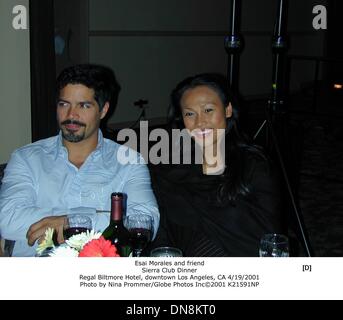 19. April 2001 - Esai Morales und Freund. Sierra Club Dinner.Regal Biltmore Hotel, Downtown Los Angeles, CA 19.04.2001. Nina Prommer / 2001 K21591NP (Kredit-Bild: © Globe Photos/ZUMAPRESS.com) Stockfoto