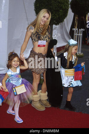 29. Oktober 2001 - K23187AG: 8. jährlichen DREAM HALLOWEEN. BARKER-HÄNGER, SANTA MONICA, CA 10/27/2001.E J DALY. AMY Gräber / 2001 (Kredit-Bild: © Globe Photos/ZUMAPRESS.com) Stockfoto