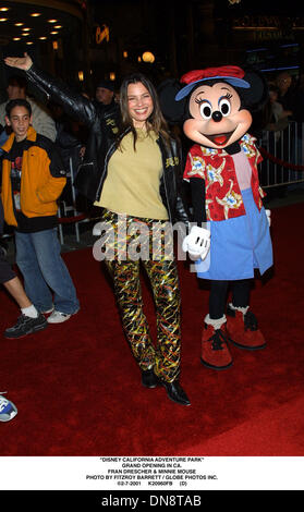 7. Februar 2001 - '' DISNEY CALIFORNIA ADVENTURE PARK''. GRAND OPENING IN CA... FRAN DRESCHER & MINNIE MAUS. FITZROY BARRETT / 07.02.2001 K20960FB (D) (Kredit-Bild: © Globe Photos/ZUMAPRESS.com) Stockfoto