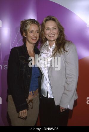 5. November 2001 - K23270AG: AFI Filmfestival. FAYE DUNAWAY '' DER YELLOW BIRD''. HOLLYWOOD, CA 11/03/2001.FAYE DUNAWAY UND CYNTHIA WATROS. AMY Gräber / 2001 (Kredit-Bild: © Globe Photos/ZUMAPRESS.com) Stockfoto