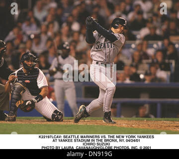 24. April 2001 - K22197LCAV: SEATTLE MARINERS VS. DIE NEW YORK YANKEES. IM YANKEE STADIUM IN DER BRONX, NEW YORK. 04/24/01.ICHIRO SUZUKI. LAURA CAVANAUGH / 2001 (Kredit-Bild: © Globe Photos/ZUMAPRESS.com) Stockfoto