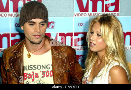 30. August 2002 - Enrique Iglesias + Anna Kournikova.MTV Video Musik Awards.Radio City Music Hall, New York, USA, 8/29. Alec Michael.Â© 2002.K26027AM SD0829 (Kredit-Bild: © Globe Photos/ZUMAPRESS.com) Stockfoto