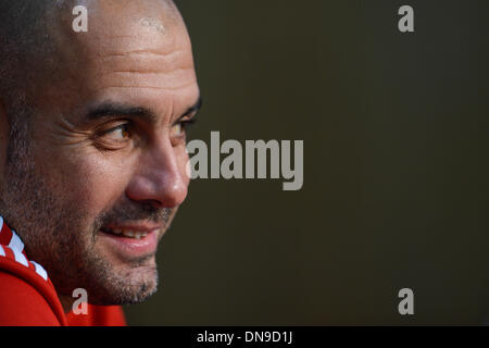 Marrakesch, Marokko. 20. Dezember 2013. Bayern München-Trainer Pep Guardiola besucht eine Pressekonferenz im Stadion "Stade de Marrakech" in Marrakesch, Marokko, 20. Dezember 2013. FC Bayern München spielt Raja Casablanca Club World Cup-Finale am 21. Dezember 2013. Foto: David Ebener/Dpa/Alamy Live News Stockfoto