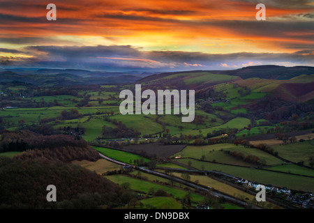 Winter-Sonnenuntergang über Little Stretton gesehen von Ragleth Hill, Shropshire, England, UK Stockfoto
