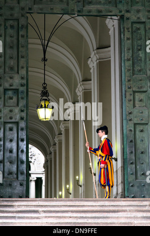 Päpstlichen Schweizergarde mit Hecht - Vatikanstadt - Rom Italien Stockfoto