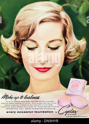 1950er Jahre Werbung. Vintage original Frauen Mode Magazin Werbung für CYCLAX MAKE-UP Stockfoto