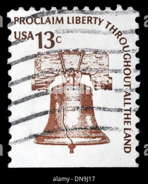 Vereinigte Staaten von Amerika - ca. 1975: Eine Briefmarke gedruckt in den Vereinigten Staaten zeigt ein Bild von der Liberty Bell, ca. 1975. Stockfoto