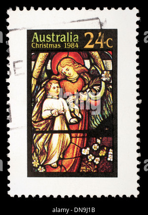 Australien - CIRCA 1984: Ein Gruß Weihnachten Briefmarke gedruckt in Australien zeigt Engel mit Kind, ca. 1984 Stockfoto