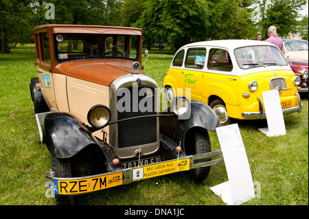 Zwei Oldtimer Citroen und Fiat Stockfoto