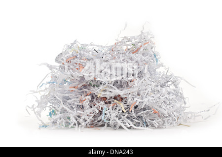 Haufen von Papierfetzen Zeitungen auf weiß Stockfoto