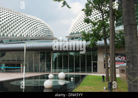 Widerspiegelnder Teich an der Esplanade - Theatres on the Bay. Singapur. Stockfoto