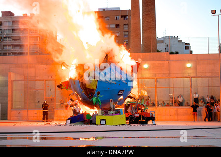 Die Anfänge der Los Hogeuras (Lagerfeuer) de San Juan in Alicante, Spanien Stockfoto