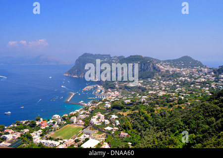 Ein Blick auf Capri von oben. Stockfoto