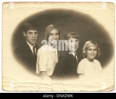 Family Portrait, zwei Brüder und zwei Schwestern, ca. 1960 Stockfoto