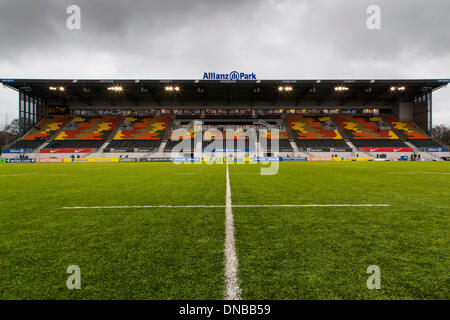 London, UK. 21. Dezember 2013. Gesamtansicht der Allianz Park vor dem Aviva Premiership Spiel zwischen Sarazenen und Leicester Tigers. Bildnachweis: Aktion Plus Sport/Alamy Live-Nachrichten Stockfoto