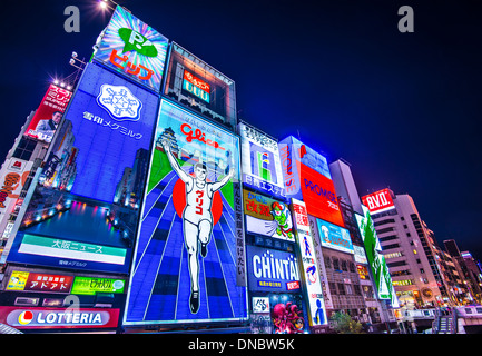 Osaka, Japan Dotonbori Leuchtreklamen. Stockfoto