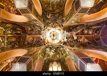 Decke der patriarchalische Kathedrale des Heiligen Himmelfahrt Gottes in der Festung Zarewez in Veliko Tarnovo in Bulgarien. Stockfoto