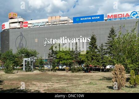 Unirea Einkaufszentrum Unirii (Vereinigung) Platz in Bukarest, der Hauptstadt von Rumänien. Stockfoto