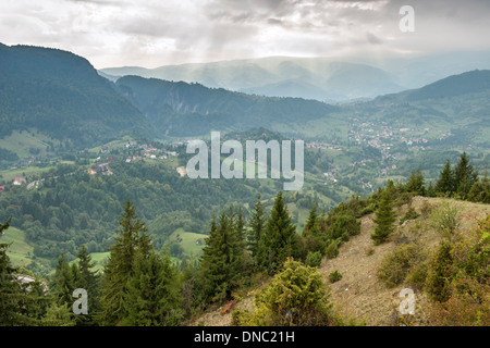 Karpaten Berge und Landschaft in der Nähe von Bucegi Nationalpark in der Region Transsylvanien Zentralrumänien. Stockfoto