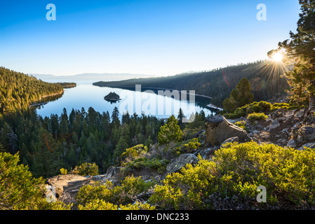 Atemberaubende Emerald Bay Sonnenaufgang in Lake Tahoe. Stockfoto