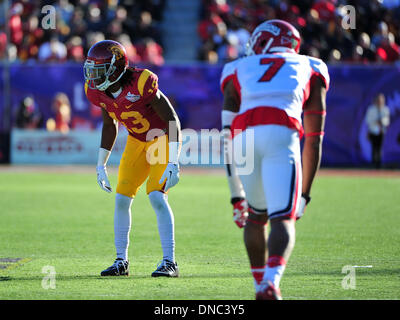 Las Vegas, NV, USA. 21. Dezember 2013. Las Vegas, NV. Kevon Seymour #13 der USC Trojans in Aktion während der königlichen Purpur Las Vegas Bowl-College-Football-Spiel zwischen den Fresno St. Bulldogs und die USC Trojans im Sam Boyd Stadium in Las Vegas, NV. John Green/CSM/Alamy Live-Nachrichten Stockfoto