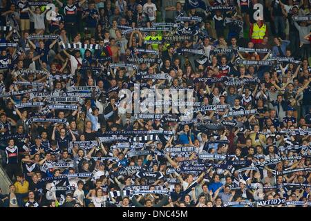 Melbourne, Victoria, Australien. 21. Dezember 2013. Melbourne Victory Anhänger in Aktion in 11 Vorrundenspiel zwischen Melbourne Victory und Melbourne Heart während der australischen Hyundai A-League Saison 2013/2014 AAMI Stadium, Melbourne. Bildnachweis: Tom Griffiths/ZUMAPRESS.com/Alamy Live-Nachrichten Stockfoto