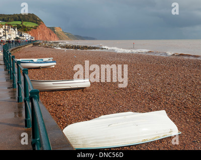 Boote am Strand Sidmouth Devon England UK Europa Stockfoto